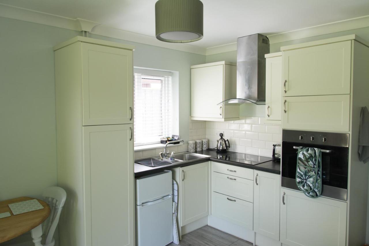 Luxury Self Catering With Cosy Cabin & Sauna In Colchester Exterior photo